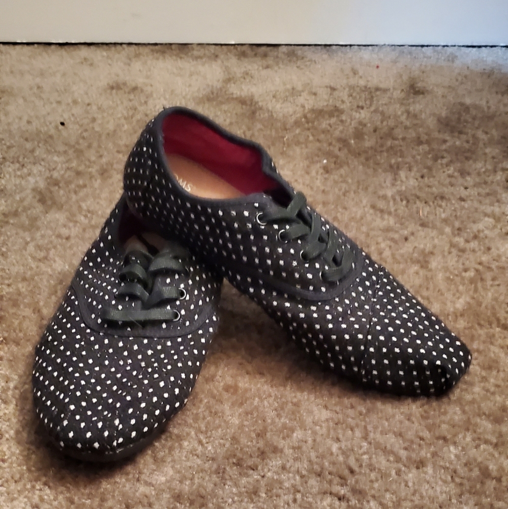Black Polka Dot TOMS lace up sneakers W 12 goth